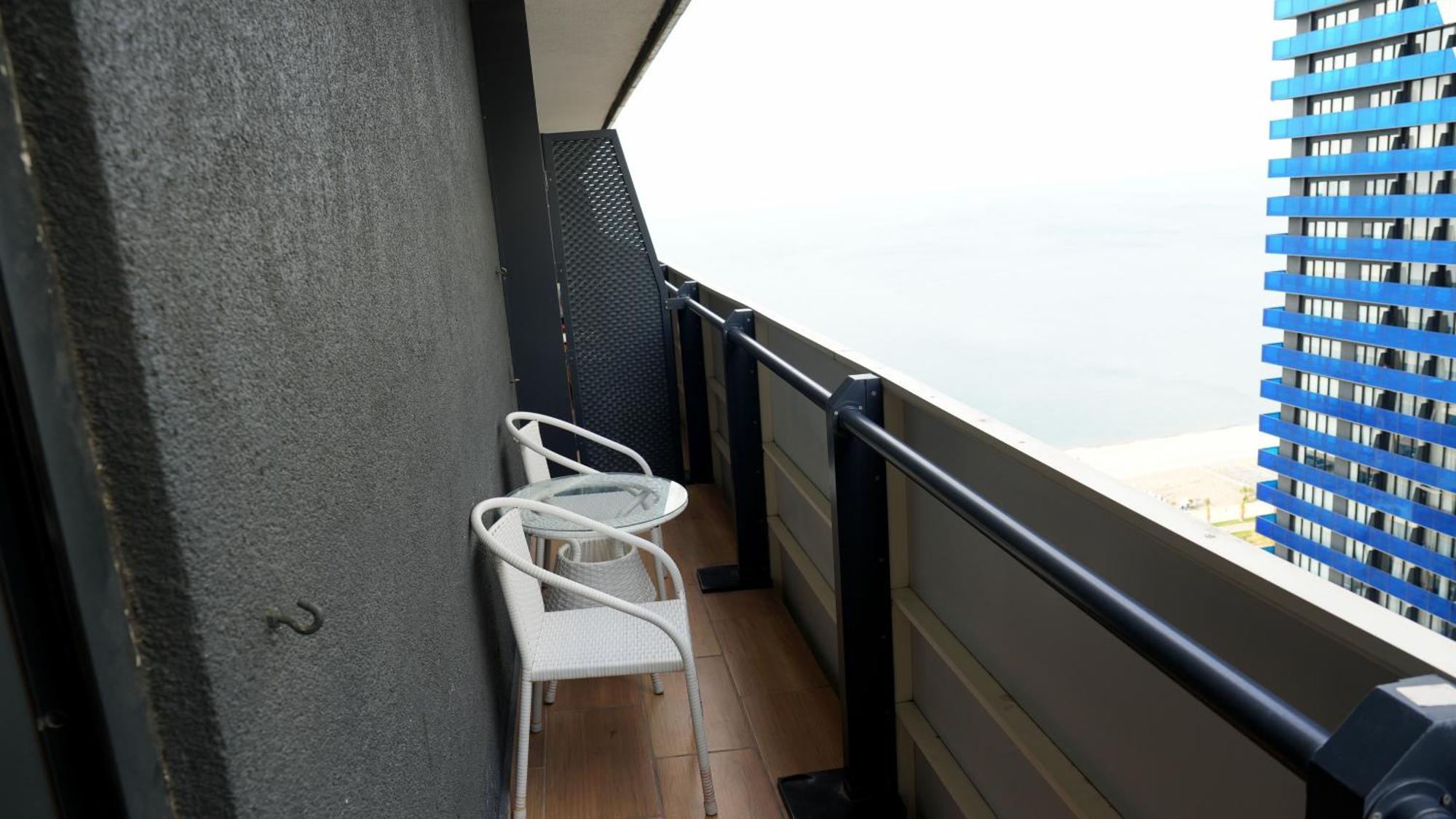 Lux Apart Hotel 555 Batumi Exterior photo