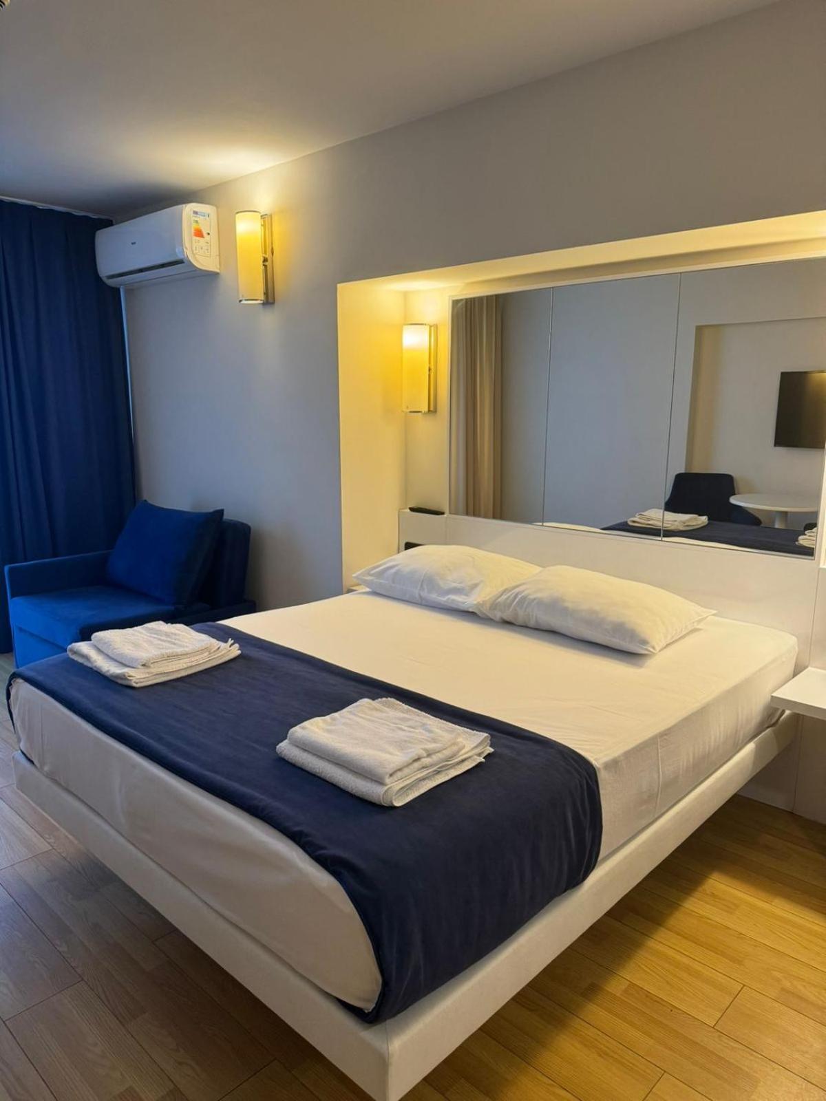 Lux Apart Hotel 555 Batumi Room photo