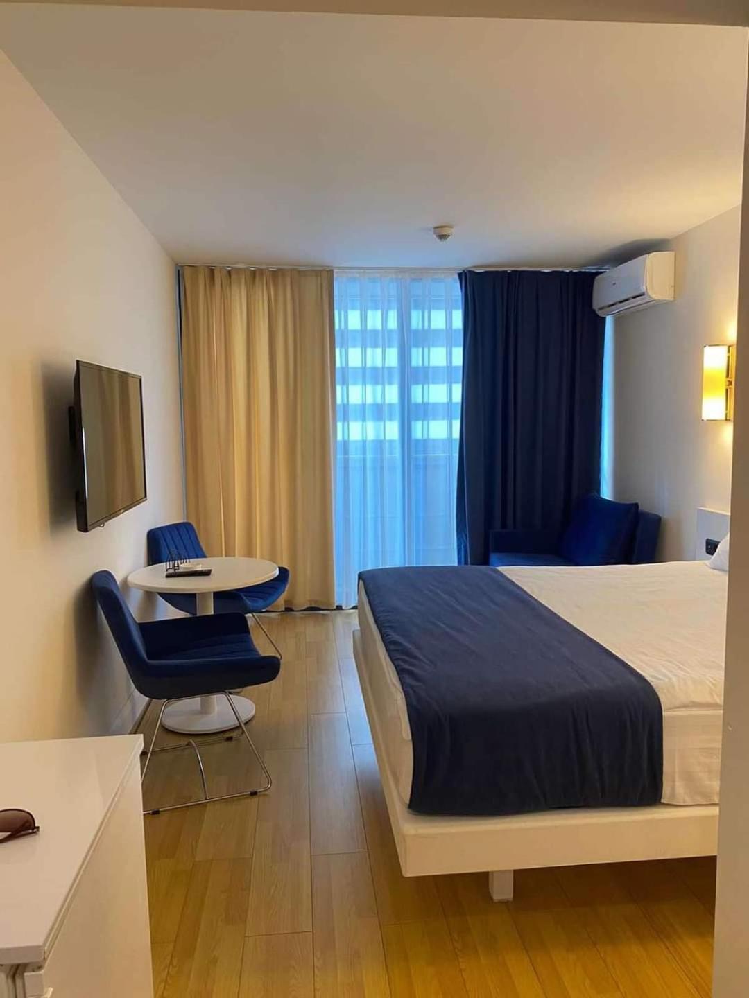 Lux Apart Hotel 555 Batumi Room photo